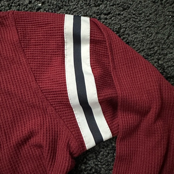 Hollister Long Sleeve - Picture 2 of 4